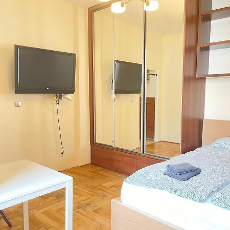 Your Powisle Fabryczna Apartment *